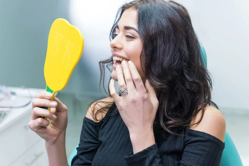 Tipuri de implanturi dentare – aflați ce tip de implant este potrivit pentru dvs.
